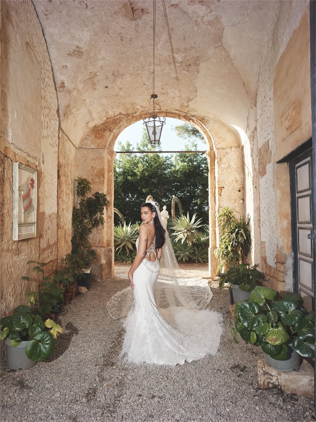 Las primeras imágenes de la boda de Dua Lipa y Callum Turner (Instagram)