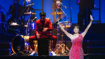 El peruano Tony Succar celebra