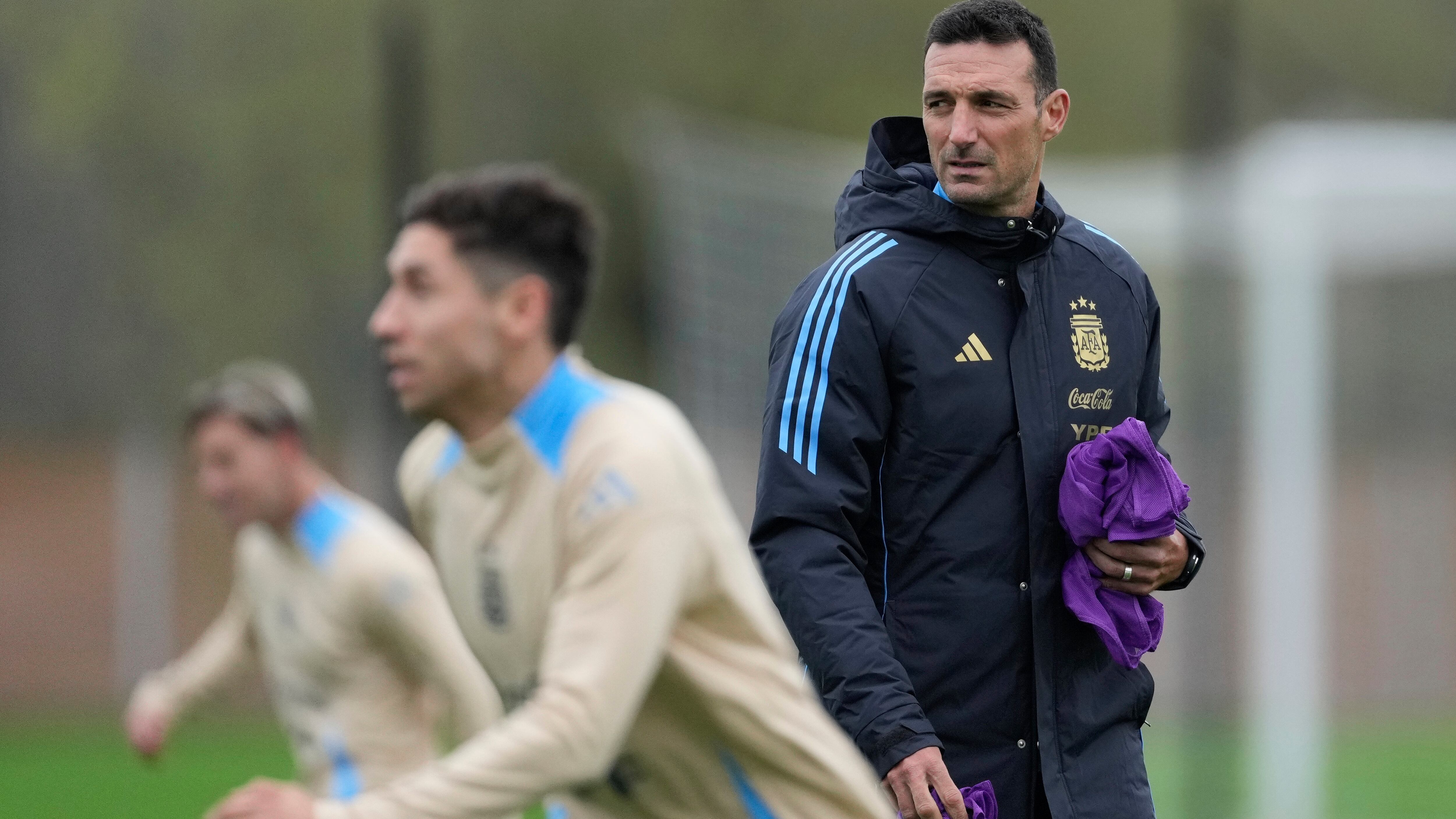 Scaloni se prepara para la última gira del año de la Selección (AP Foto/Gustavo Garello)