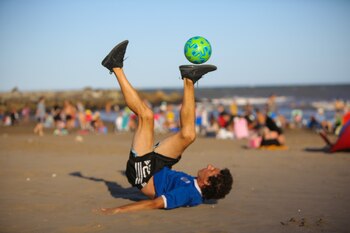 Verano 2024 - Mar del Plata - Futbolista semáforos