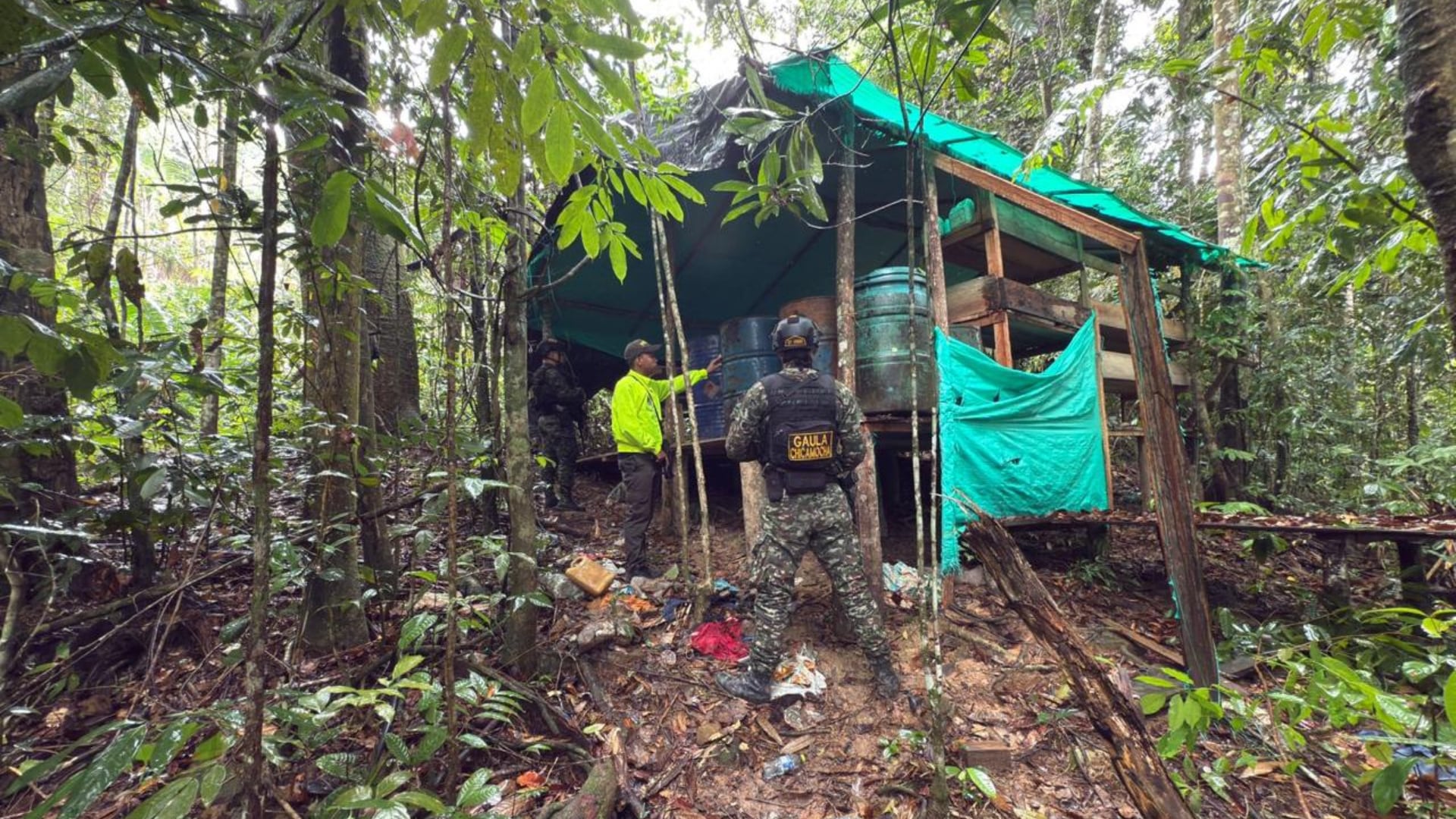 Las fuerzas del Ejército y la Policía desmantelaron un laboratorio del Clan del Golfo para el procesamiento de cocaína en Betulia, Santander - crédito @Ejercito_Div2 / X