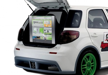 El auto tenía pantallas para que los pasajeros pudieran jugar con la Xbox 360. (Suzuki)