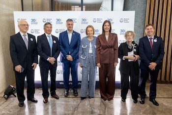 De izquierda a derecha: Luis Lozano y Santiago Otamendi, jueces del TSJ; el jefe de Gobierno porteño, Jorge Macri; la presidenta del tribunal, Inés Weinberg; la jueza Marcela De Langhe; la vicepresidenta, Alicia Ruiz; y el ministro de Justicia de la Ciudad, Gabino Tapia