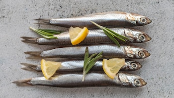 Bocartes a la cazuela, la receta tradicional de Cantabria de boquerones en salsa