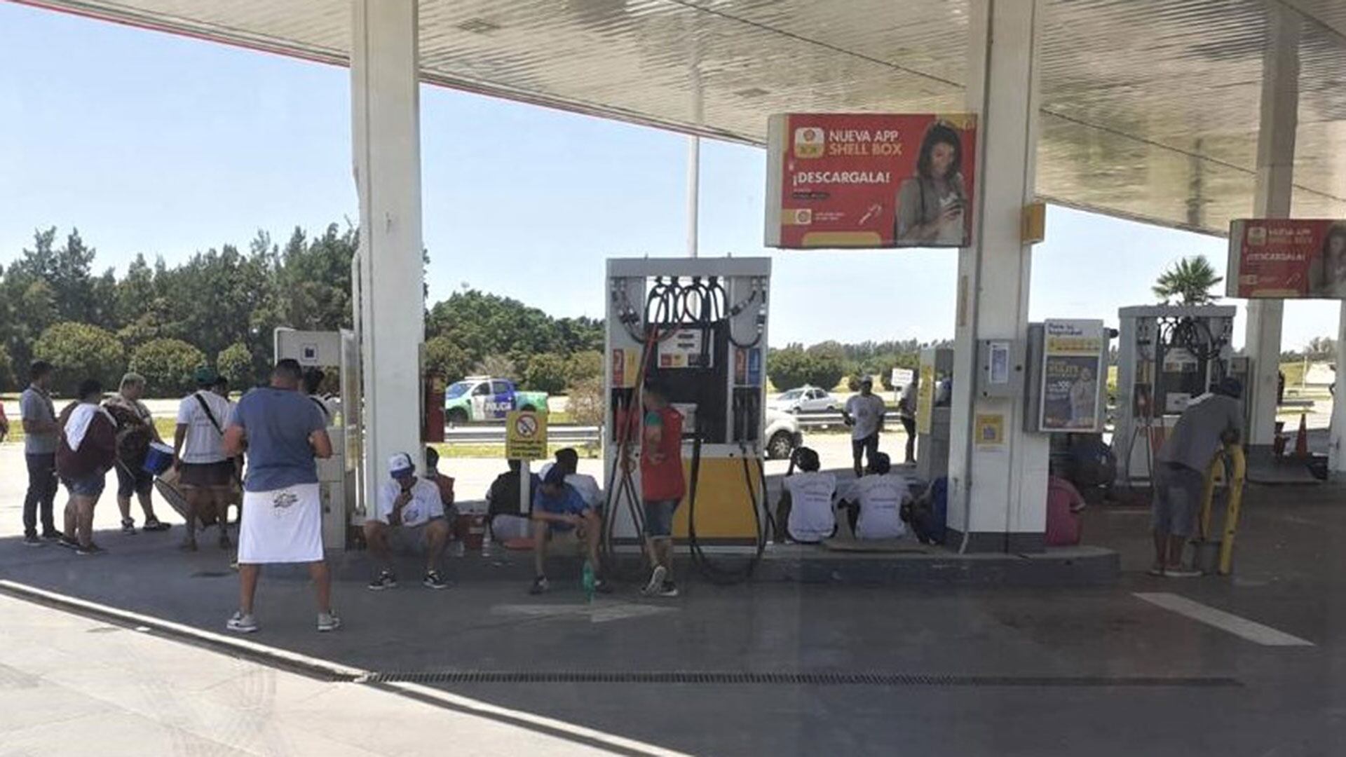 El sindicato de Acuña bloqueó una estación de servicio en la avenida Jujuy y México