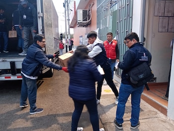 Acompanhamento da instalação de eleições em Tacna