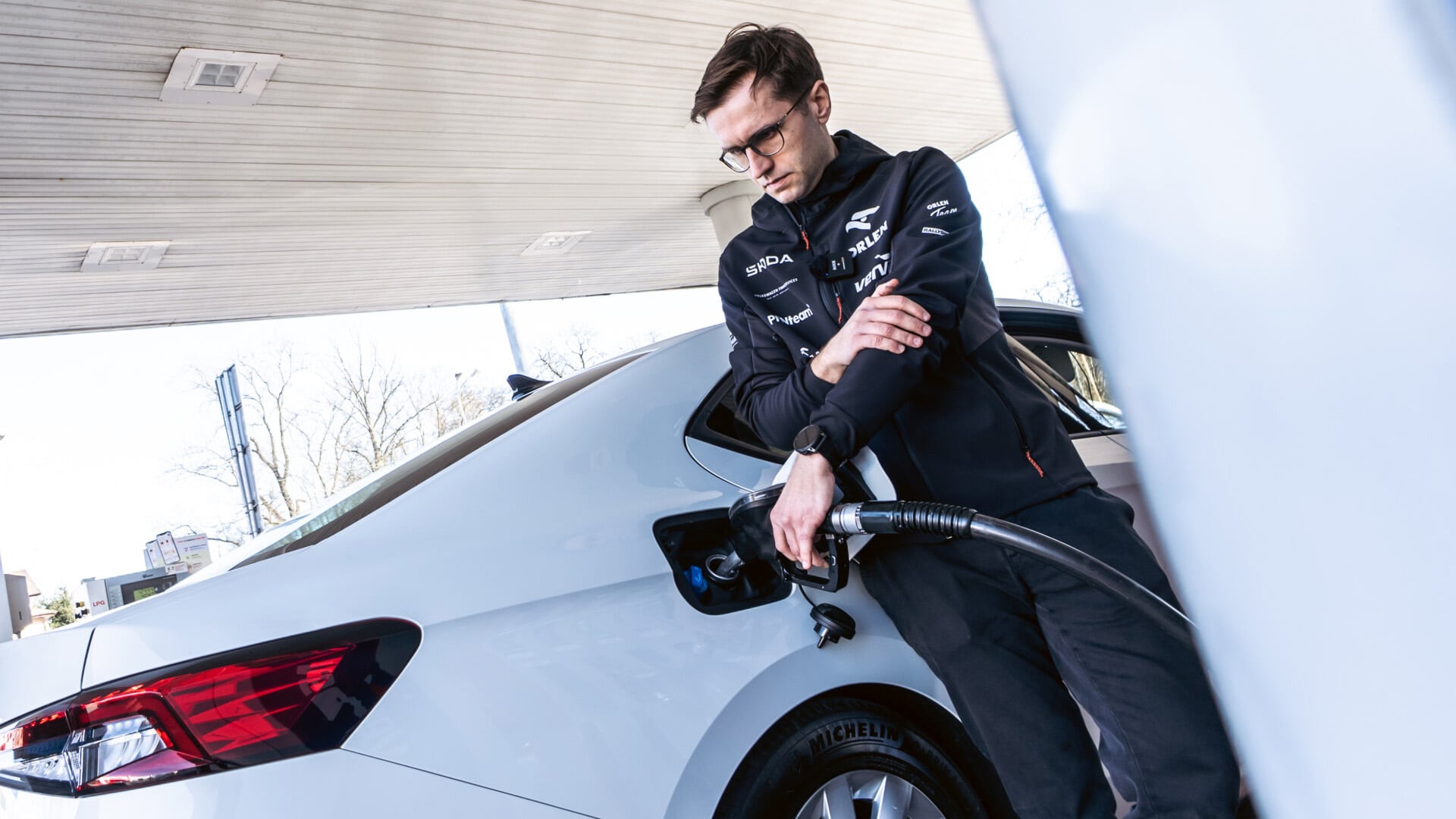 El tanque de combustible carga 66 litros y Marczyk lo completó hasta el máximo posible para tener más autonomía. El consumo fue de 2,61 litros cada 100 km