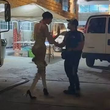 Deetox Alanis abandonó el foro tras la noticia. Foto: (Captura de pantalla)