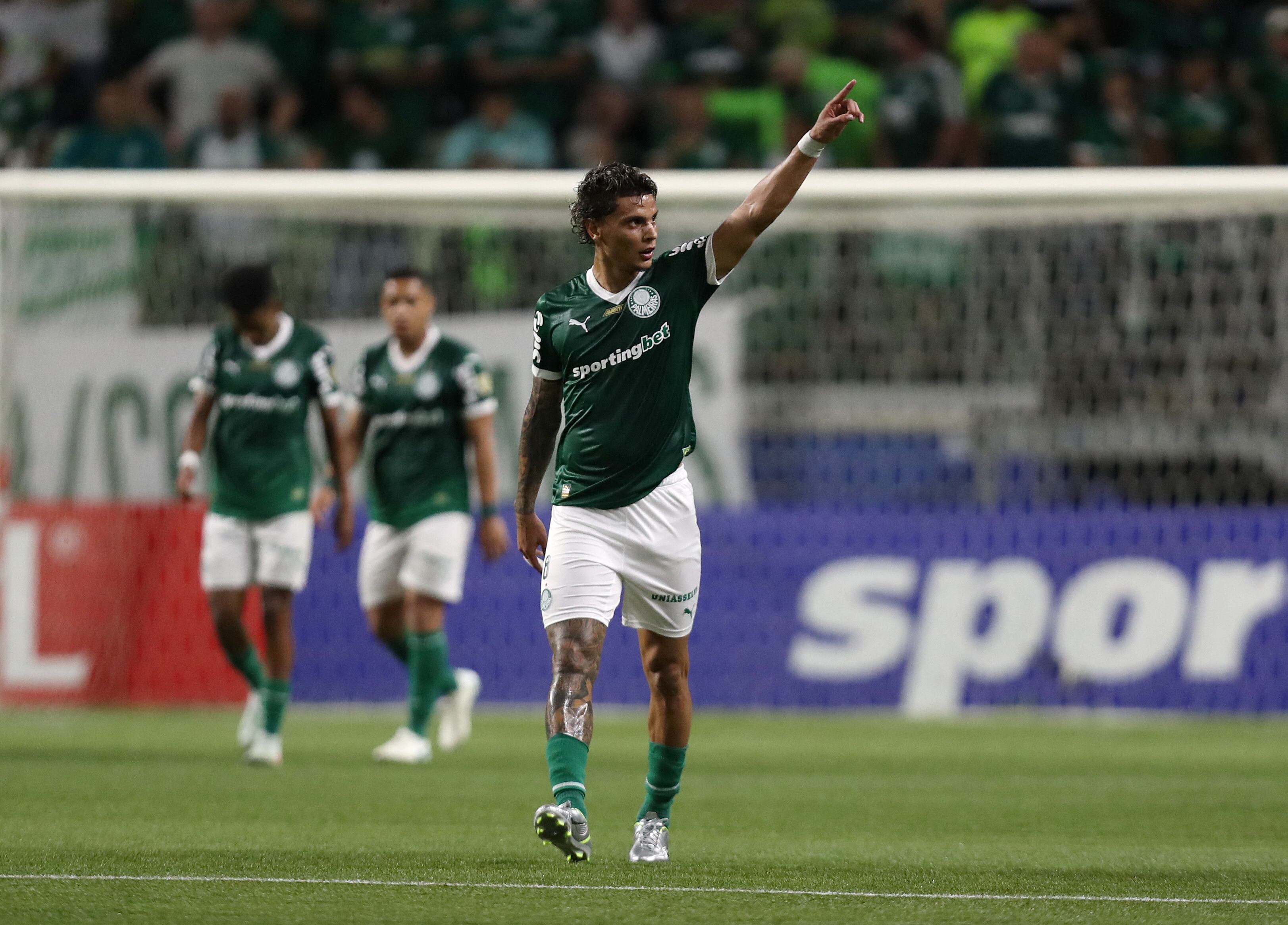 Soccer Football - Copa Libertadores - Group G - Palmeiras v Cerro Porteno - Allianz Parque, Sao Paulo, Brazil - April 9, 2025 Palmeiras