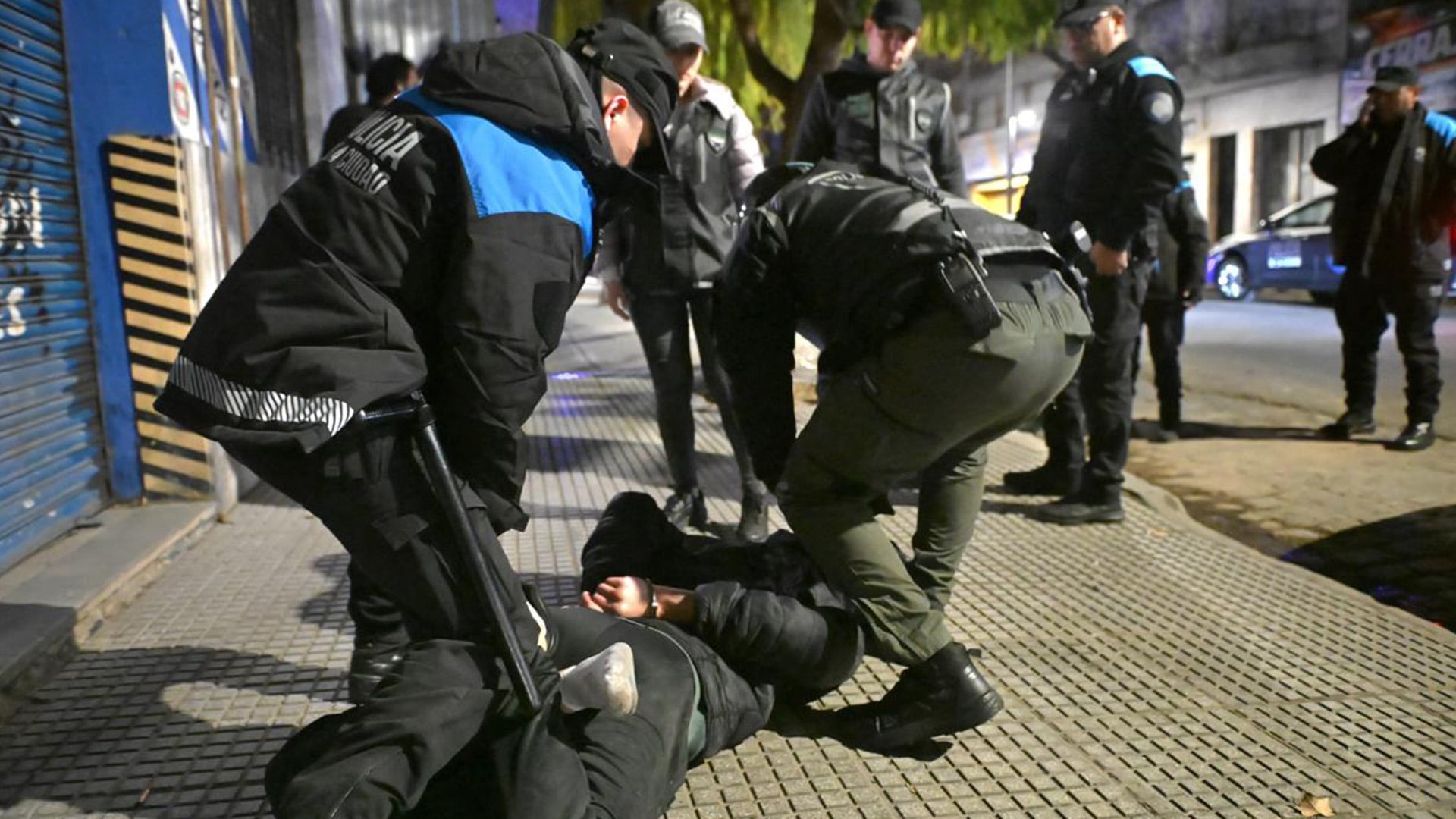 Buenos Aires endurece la ofensiva contra los trapitos con multas y arresto