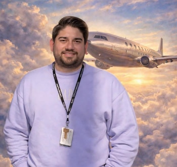 Eric Fernando Gutiérrez Molina emigró de El Salvador a Estados Unidos buscando abrirse camino en la aviación comercial.