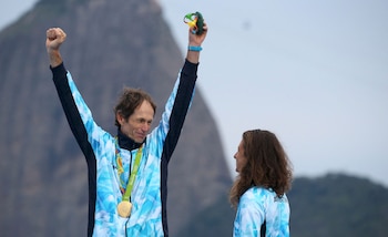 Santiago Lange y Cecilia Carranza Saroli tras ganar el oro en Río 2016 (Reuters)