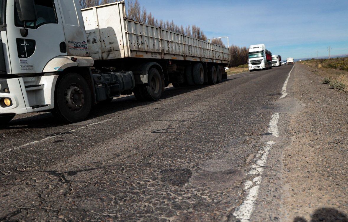 El estudio del Sindicato de Camioneros de Santa Fe hace foco en el alto costo que pagamos por rutas destruidas y camiones viejos