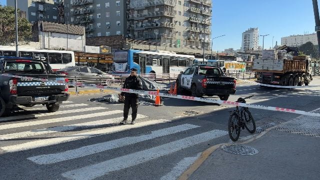 Una mujer de 82 años murió atropellada por un camión, en Nueva Pompeya