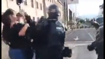 Video: una periodista resultó herida