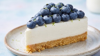 Pastel de arándanos sin horno; así puedes preparar este antojo