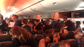 Los pasajeros, que habían aterrizado