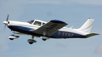 Subastan una avioneta por 10 euros en el aeropuerto de Sevilla: Aena anuncia la venta de una aeronave abandonada a un precio inaudito