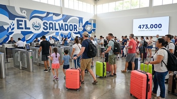 Turismo en El Salvador rompe récord en abril con la llegada de 473,000 visitantes extranjeros