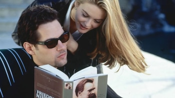 Adiós a una de las películas más divertidas de Netflix: definió a toda una generación y adapta un clásico de la literatura universal