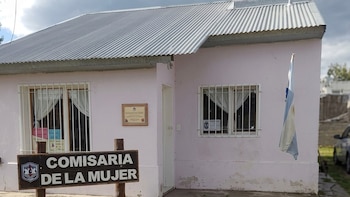 Apuñalaron a un hombre por la espalda en una comisaría de Chubut cuando buscaba refugio tras una pelea