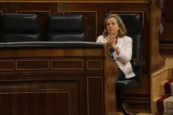 24/06/2020 La vicepresidenta segunda del Gobierno y ministra de Asuntos Económicos y Transformación Digital, Nadia Calviño, durante la primera sesión de control al Gobierno en el Congreso de los Diputados tras el estado de alarma, en Madrid (España), a 24 de junio de 2020. El Congreso da esta semana un paso más hacia la vuelta a la normalidad y permite que algo más de la mitad de los diputados pueda ocupar sus escaños en el Salón de Plenos, manteniendo, eso sí, la distancia de seguridad entre personas y portando mascarillas para evitar contagios.
ECONOMIA
Pool