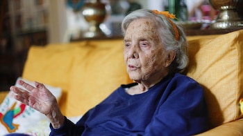 Elena Poniatowska desmiente su muerte