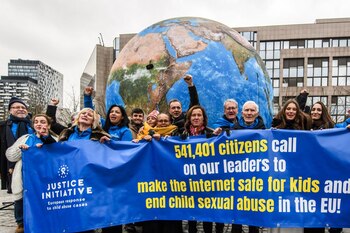 Asociaciones de protección de la infancia, ciudadanos y supervivientes de abuso sexual infantil en Bruselas. (Cedida)