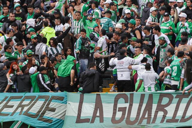 El Ministerio del Interior exige sanciones ejemplares por la violencia de hinchas de Atlético Nacional en el estadio Metropolitano de Itagüí - crédito Colprensa
