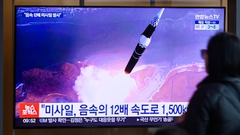 Corea del Norte dispara una decena de misiles balísticos hacia el mar de Japón