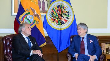 Almagro asegura que Lasso "recibió un país en democracia y deja un país en democracia"