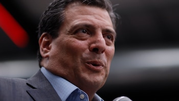 Mauricio Sulaimán, presidente del CMB, alienta a Canelo Álvarez para que pelee en el Estadio Azteca: “Sería maravilloso”