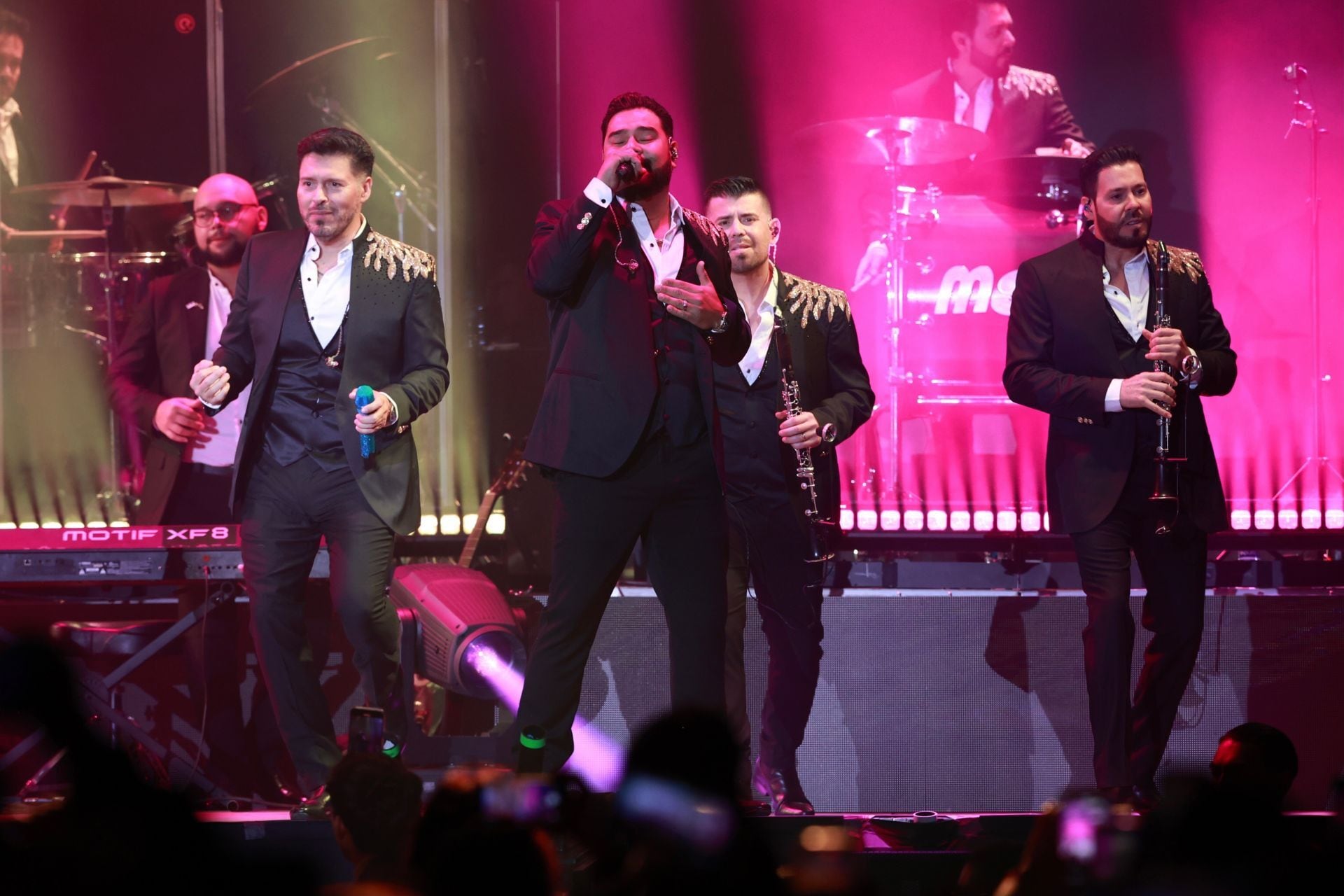 CIUDAD DE MÉXICO, 14DICIEMBRE2024. Concierto de la banda de regional mexicano MS, quienes se presentan en la Arena Ciudad de México con su Tour Edición Limitada. FOTO: EDGAR NEGRETE LIRA/CUARTOSCURO.COM