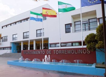 Fachada del Ayuntamiento de Torremolinos.