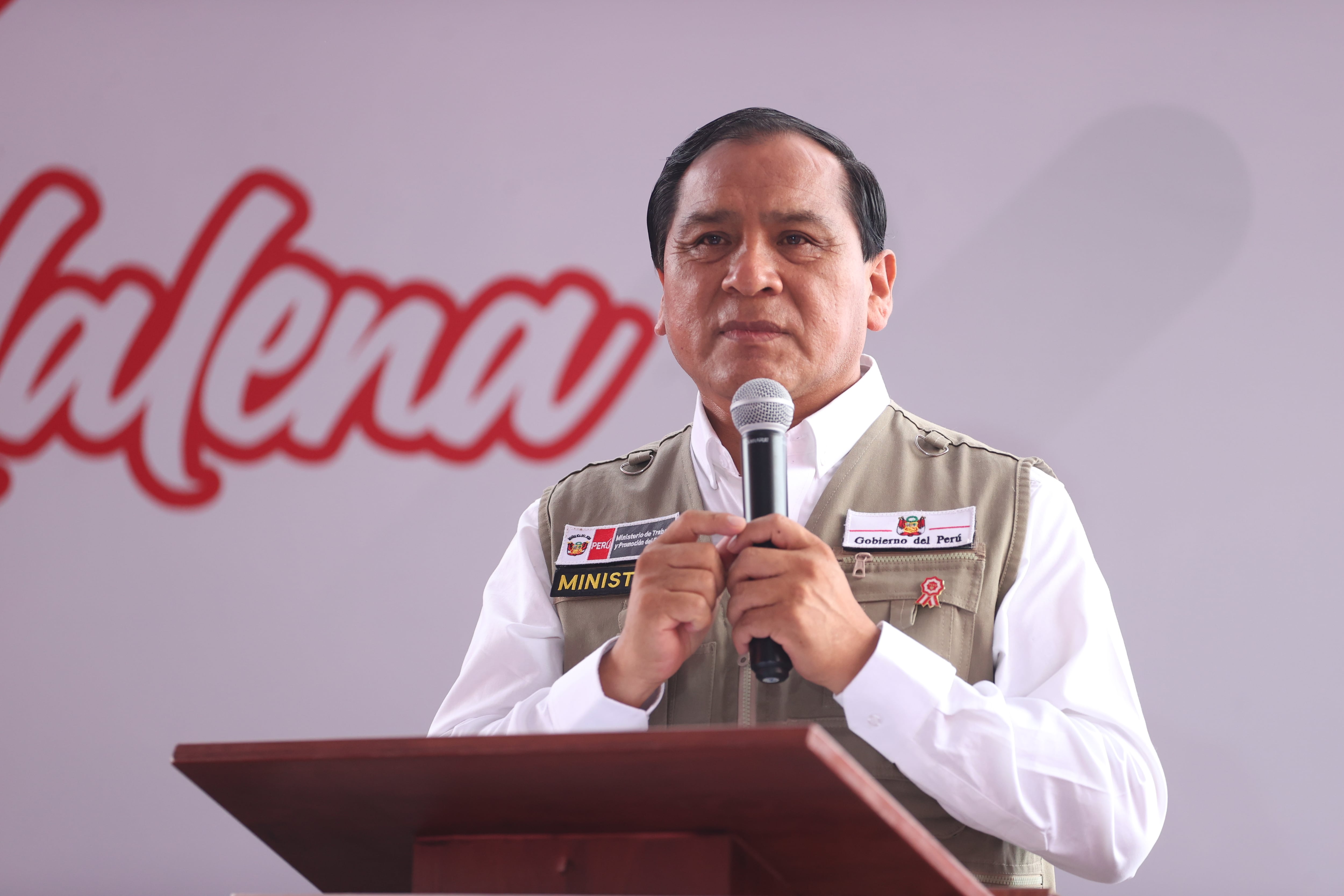 Ministro de Trabajo se ríe de la PNP y critica: “Vladimir Cerrón estuvo ahí para que lo capturen y no lo hicieron”