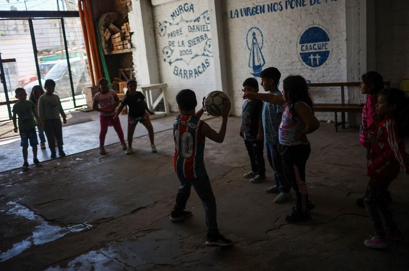 El último Registro Nacional de Barrios Populares (ReNaBaP) revela la existencia de 6.467 barrios en los que viven la población más vulnerable REUTERS/Agustín Marcarian