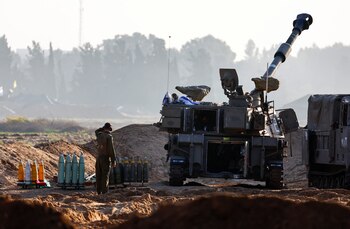 Soldado israelí con una unidad