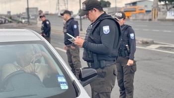 Muere un cabecilla de una banda de Ecuador en un tiroteo en Guayaquil con dos menores sospechosos detenidos