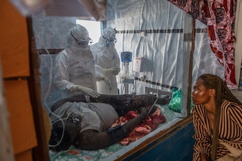 La República Democrática del Congo enfrenta un brote de ébola con más de 5.500 casos y más de 2.600 muertos en seis provincias (AP Foto/Moses Sawasawa)