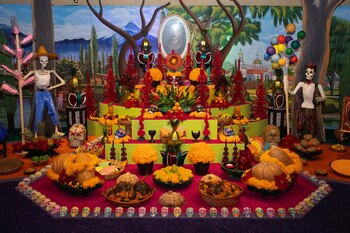 Ofrenda colocada en el Complejo