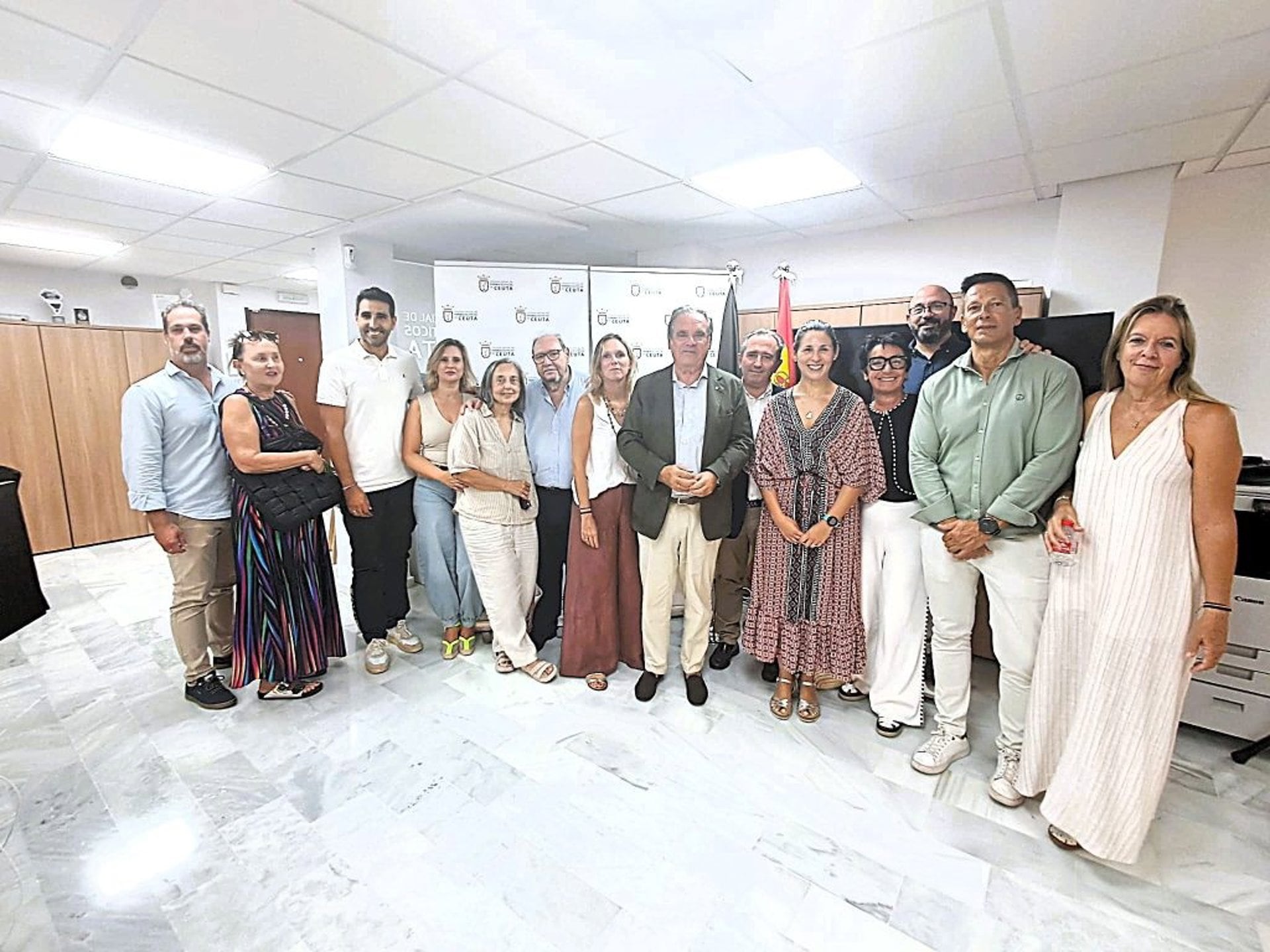 20/08/2026 Una delegación del CGCOF se desplaza a Ceuta y muestra su apoyo a los farmacéuticos ante la crisis humanitaria.
El presidente del Consejo General de Colegios Oficiales de Farmacéuticos (CGCOF), Jesús Aguilar, y su tesorera, Rita de la Plaza, se han desplazado a Ceuta para mostrar su apoyo a estos profesionales ante la crisis humanitaria existente en esta ciudad autónoma.
SALUD
CGCOF