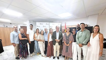 Una delegación del CGCOF se desplaza a Ceuta y muestra su apoyo a los farmacéuticos ante la crisis humanitaria