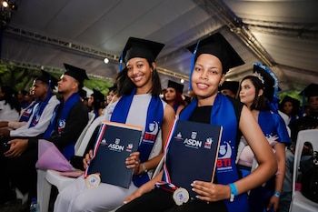 La primera graduación del programa BTI en Santo Domingo Norte incluyó el anuncio de becas para alumnos de centros escolares públicos. (Foto cortesía Instituto Tecnológico de Las Américas (ITLA))