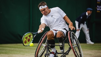 De la Puente no podrá defender título de dobles en Wimbledon y avanza a semifinales individuales