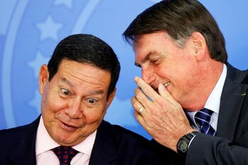 Jair Bolsonaro y su vicepresidente Mourao