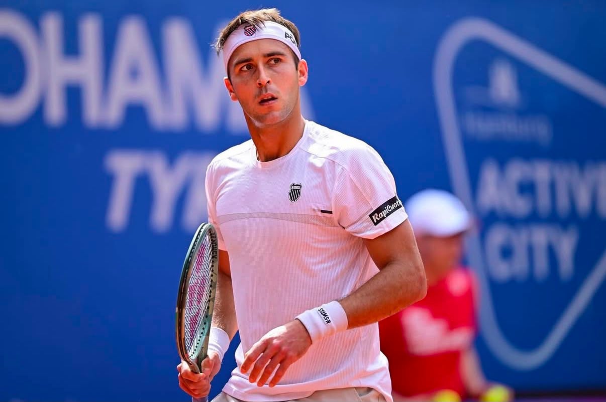 Cuatro argentinos avanzaron a cuartos de final en Kitzbühel y Estoril: triunfos de Etcheverry, Navone, Báez y Burruchaga