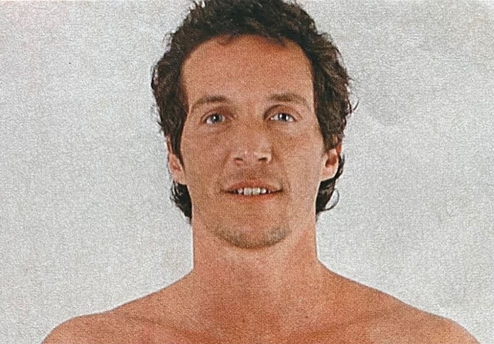 Eduardo Carrera, uno de los participantes más recordados de Gran Hermano 2003, en un retrato de frente.