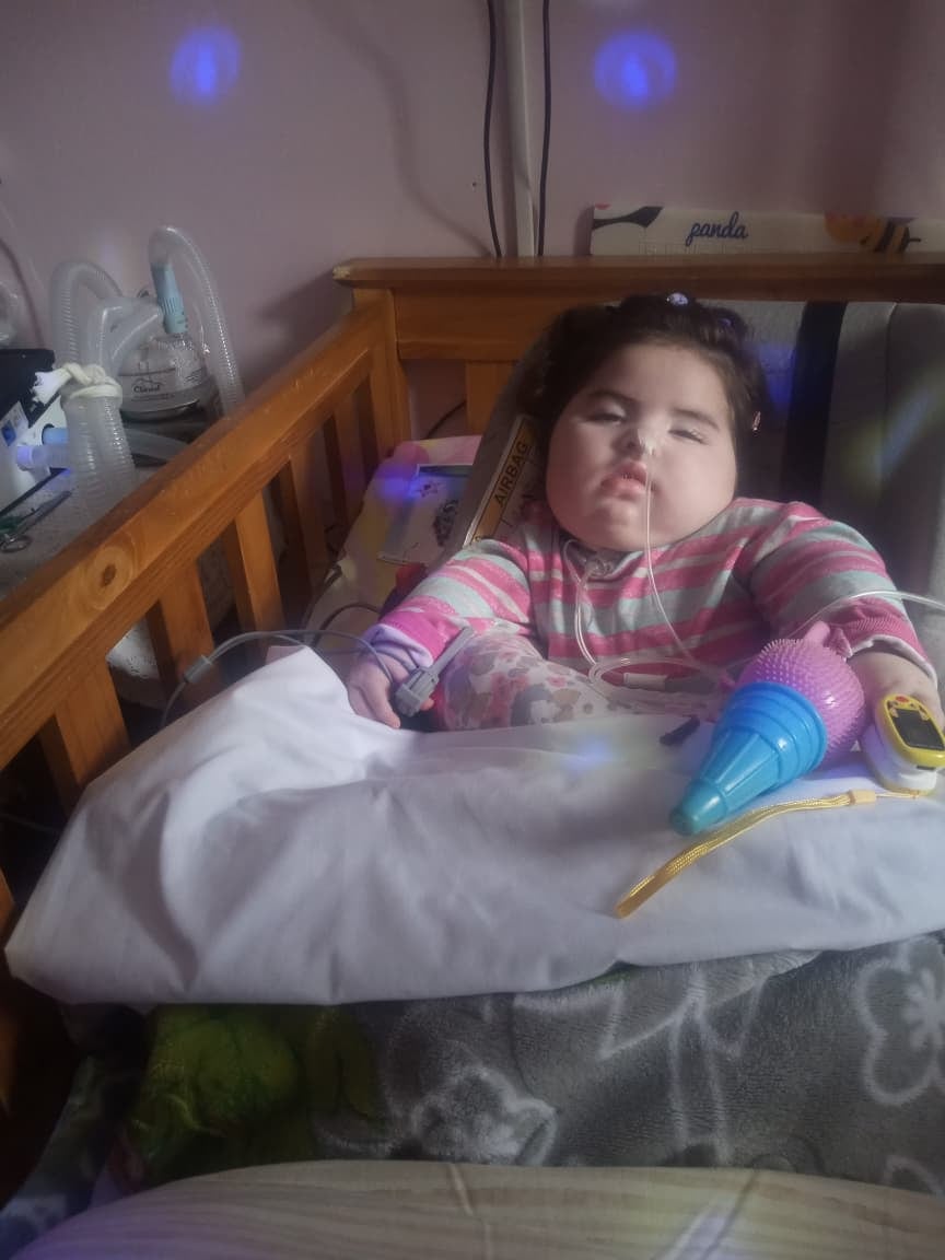 “La veo a mi hija y digo: ‘La pucha, si ella venía sanita, ¿por qué tiene que pasar esto también? Y más, estar sin su mamá’”
