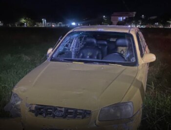 Un taxi resultó inmerso en