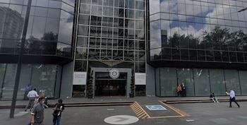 El caso apunta a exfuncionarios del Centro Médico Nacional 20 de Noviembre y a una representante legal por tres convenios de 2018 con una firma incluida en la lista de EFOS. Créditos: Captura de pantalla